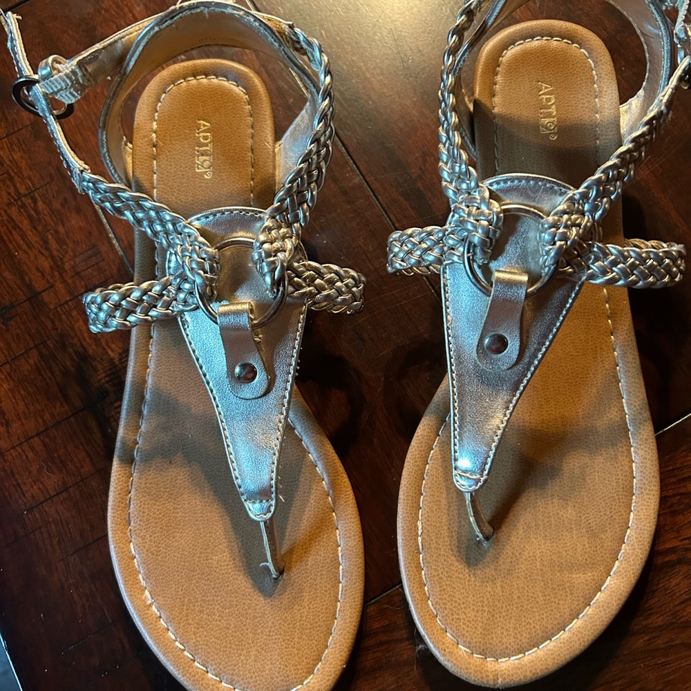 Kohl's Apt.9 Gold/Tan Sandals with Braided Straps